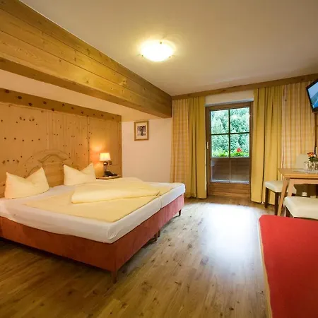 Alpenhotel Tirolerhof 호텔 겔로스