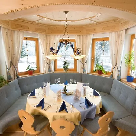 ホテル Alpenhotel Tirolerhof