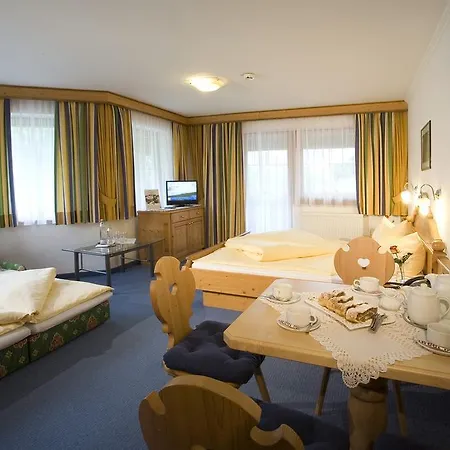 ホテル Alpenhotel Tirolerhof