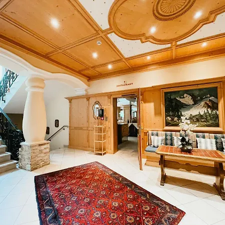 Alpenhotel Tirolerhof 4* ゲルロス