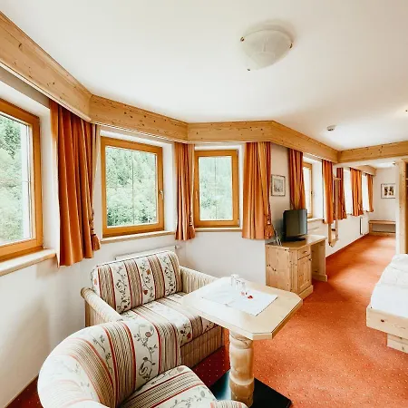 Alpenhotel Tirolerhof ゲルロス