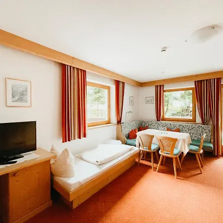 ホテル Alpenhotel Tirolerhof ゲルロス