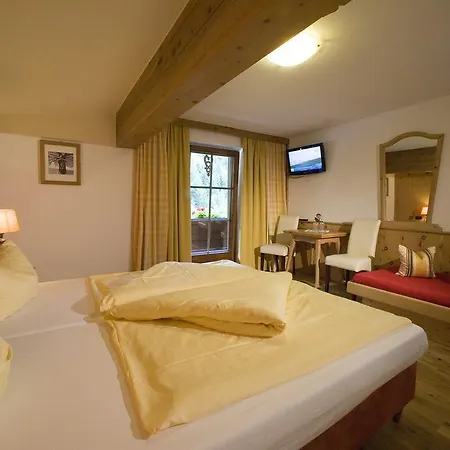 מלון Alpenhotel Tirolerhof 4*