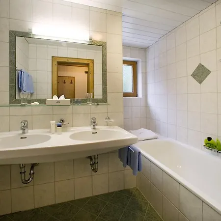 Alpenhotel Tirolerhof מלון גרלוס