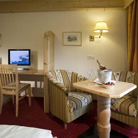 Hotel Alpenhotel Tirolerhof 4*